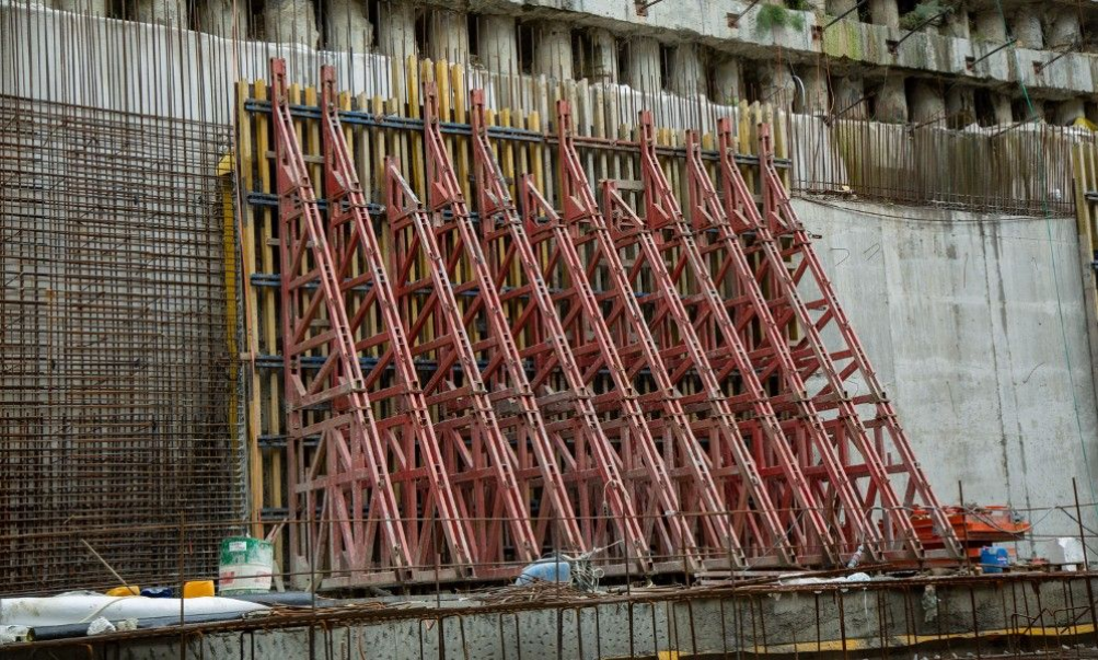 Zorlu İmalatlar Serisi: 8 Metre Yükseklikte Tekyüz (Single-Sided) Perde Yapımı